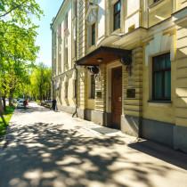 Вид входной группы снаружи Административное здание «г Москва, Госпитальная ул., 14»